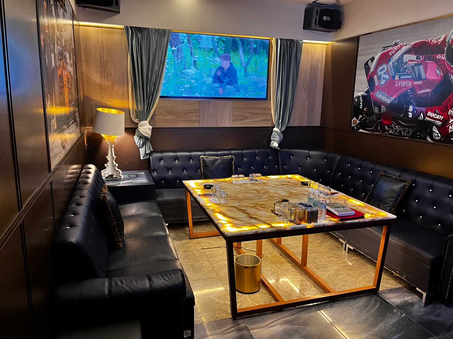 강남 퍼펙트 하이퍼블릭 01